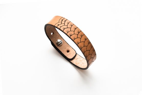 Anne Sancey - bracelet cuir tatoué écailles BIAIS
