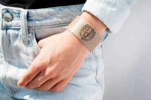 Anne Sancey - bracelet tatoué motif Crâne de chevreuil