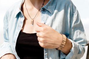 Anne Sancey - bracelet et collier argent et cuir tatoué lignes